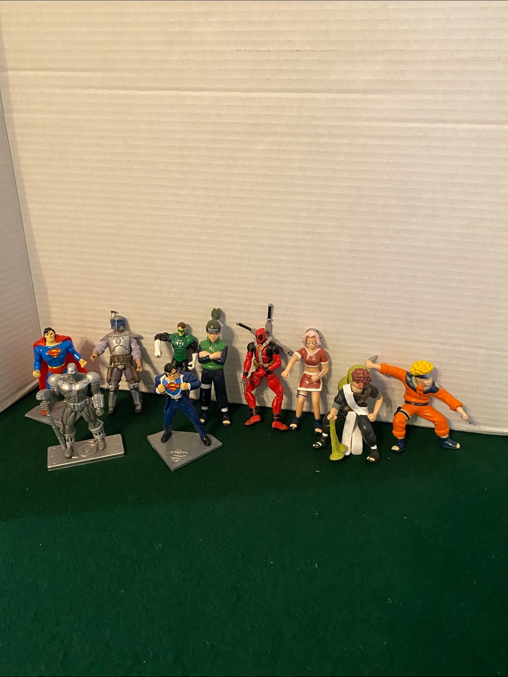 DC Comics Lot of 10 Action Figures approx 3-1/2”. ( C16 )